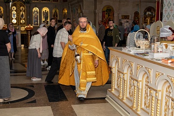 Воскресное богослужение на неделе 7-й по Пятидесятнице, мч. Каллиника