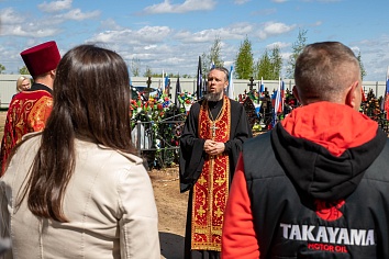 Панихида по защитникам Отечества и участникам СВО на Новогородищенском кладбище г. Коломна, в преддверии Дня Победы
