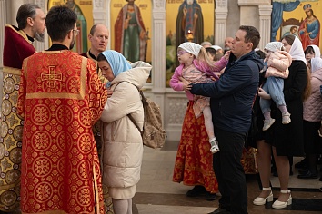 Божественная Литургия в воскресенье, на неделе четвертой по Пасхе, о расслабленном