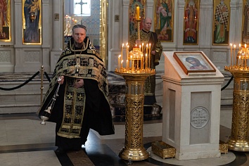 Служба двенадцати Евангелий 17 апреля, в вечер Великого Четверга