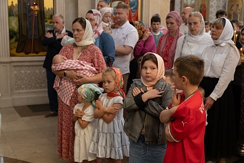 Божественная Литургия в воскресенье, на неделе двенадцатой по Пятидесятнице