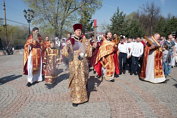 Пасхальная поздняя Литургия и праздничные гуляния на приходе