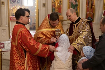 Божественная литургия с чином раздробления артоса