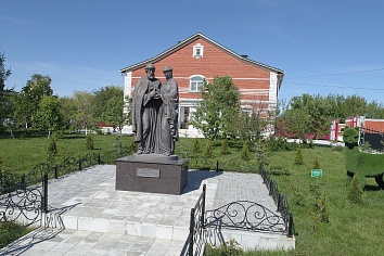 Памятник святым благоверным князю Петру и княгине Февронии